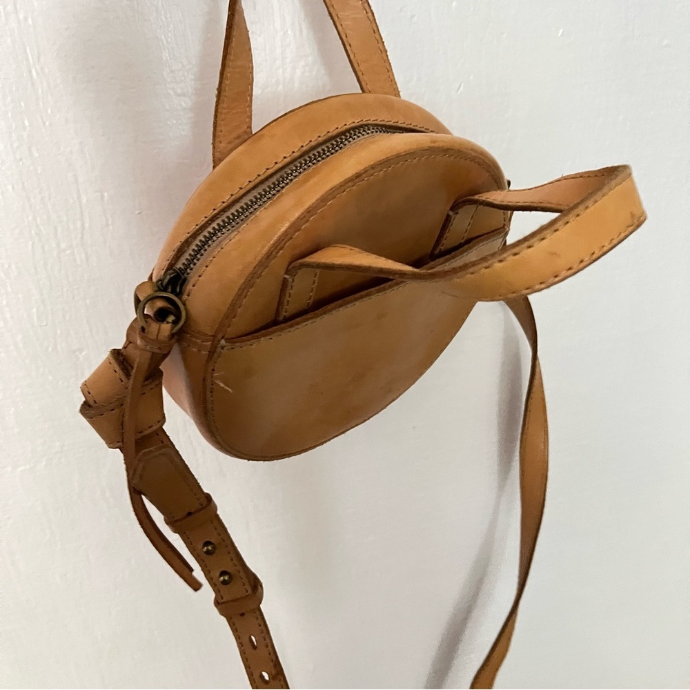 Madewell "Juno" Crossbody Round Bag Saddle Leather - Picture 4 of 7